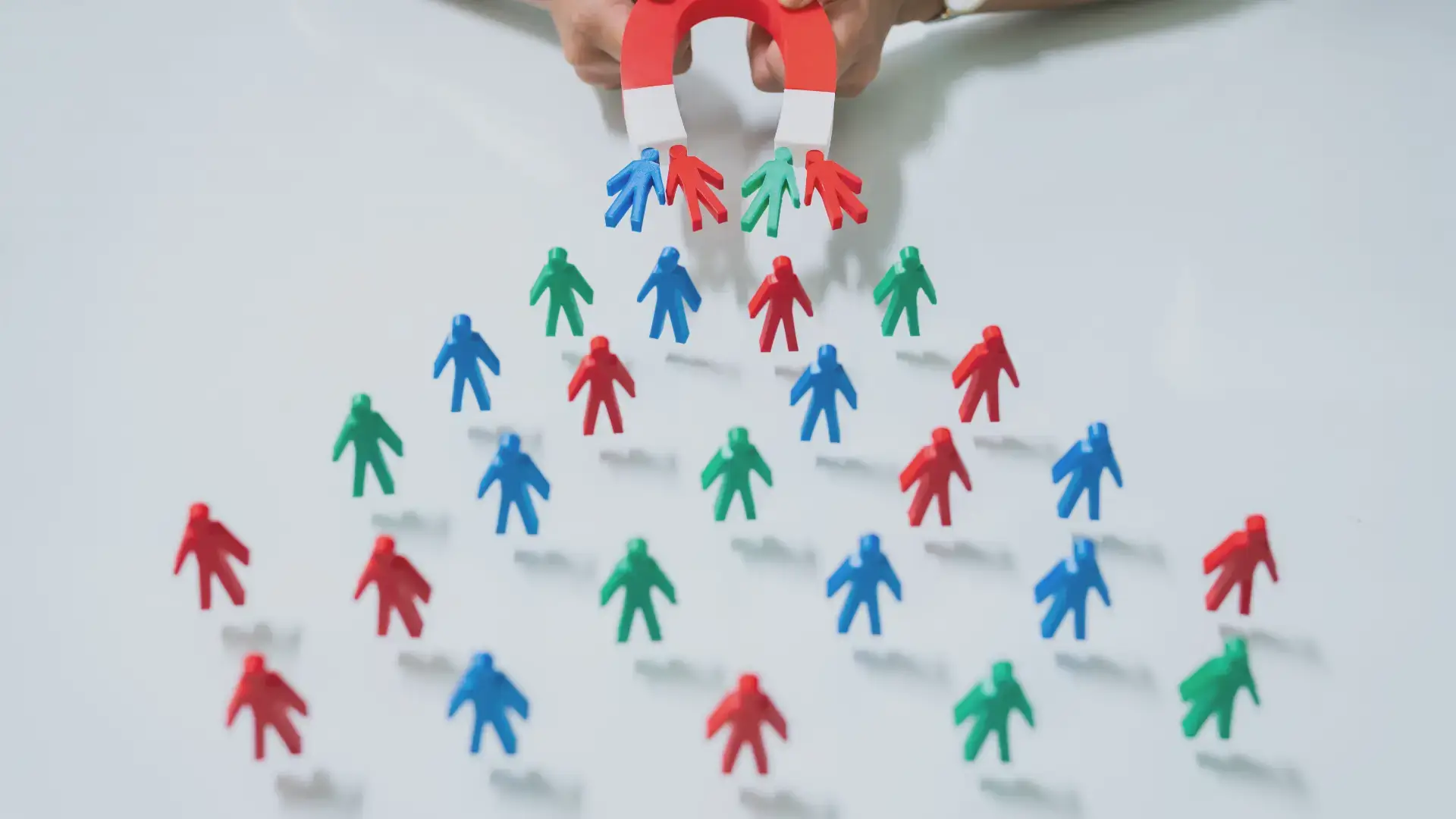 Image of a magnet with representation of individuals