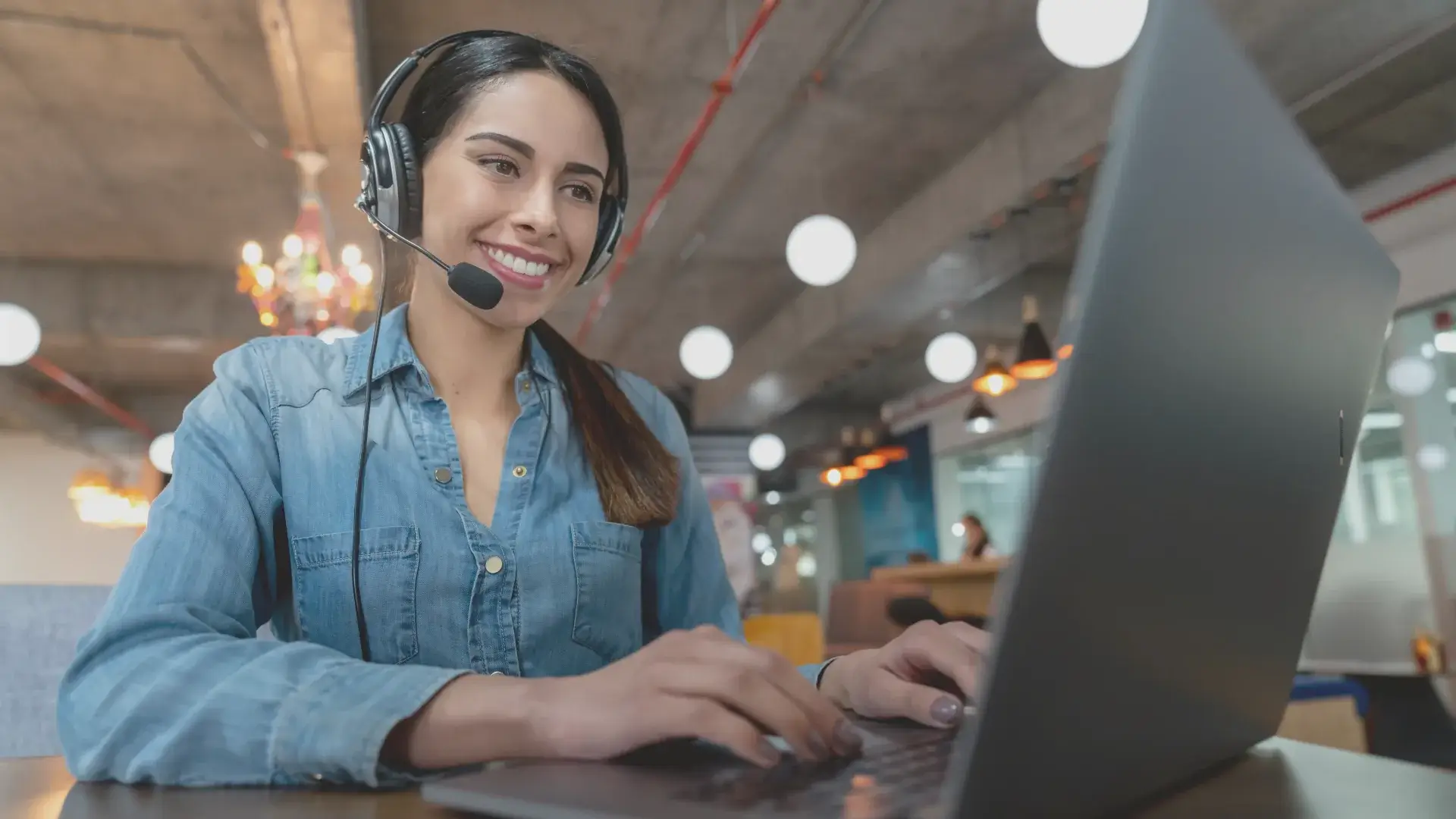 a business owner on a video call with a shopify virtual assistant