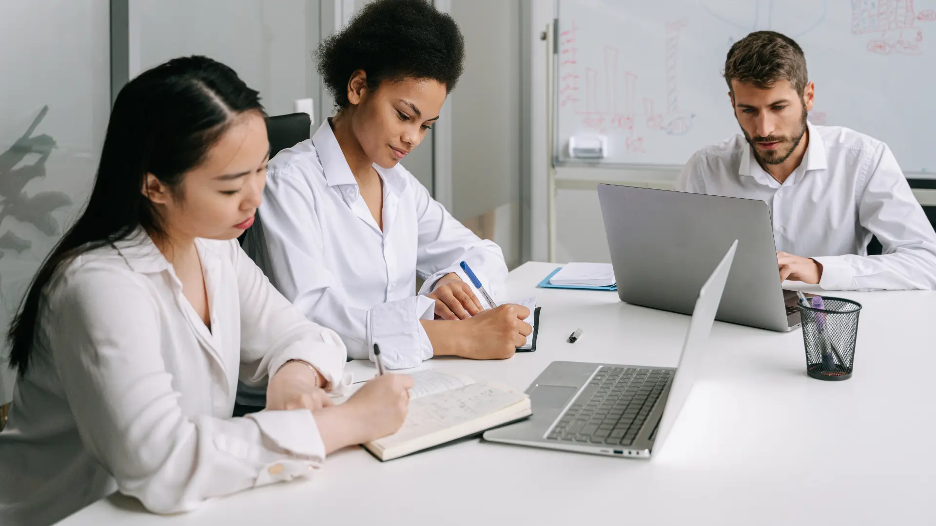 Inventory Exceptions and Back Orders_ How Outsourcing Helps Retail Catch Up Image raw