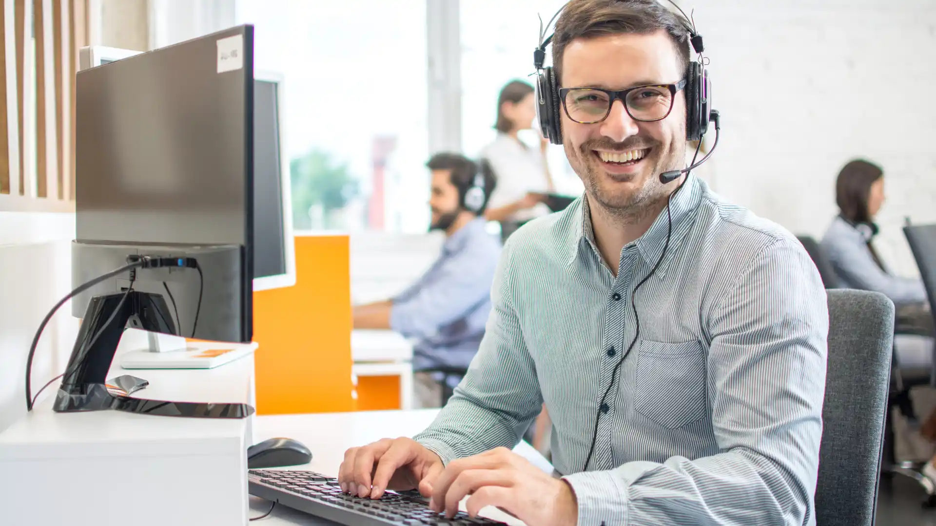 Outsourcing vs Offshoring_ Labor Costs, Oversight Load, and Communication Risks Compared Image raw