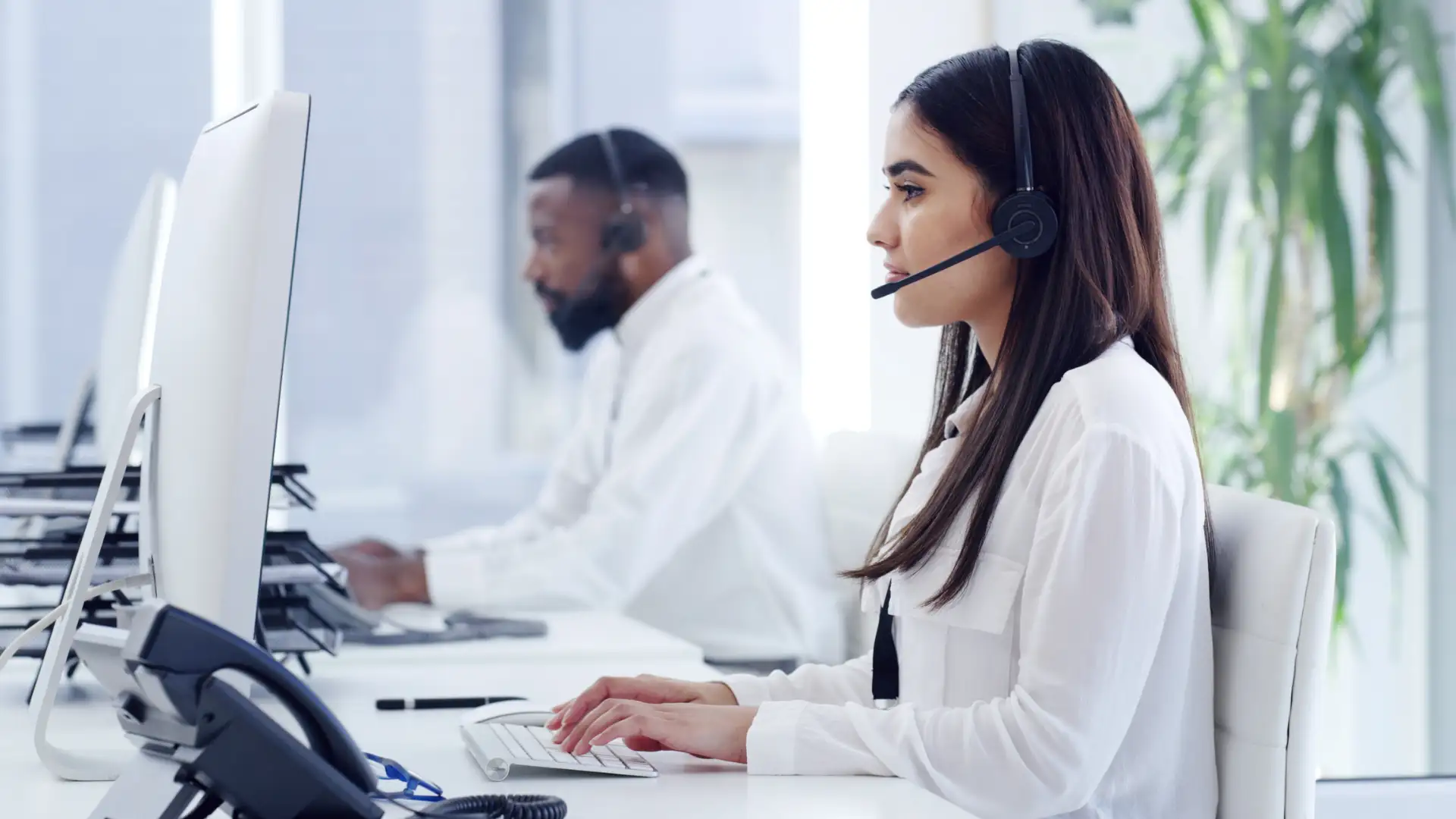 Nearshore vs Offshore_ Choosing the Right Time-Zone Strategy for Customer Coverage Image raw